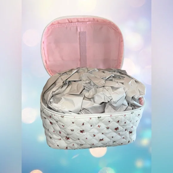 Wild Fable Quilted Floral Cosmetic Bag Zippered Train Case Rosebud Design 🥀🌹 - Picture 4 of 10